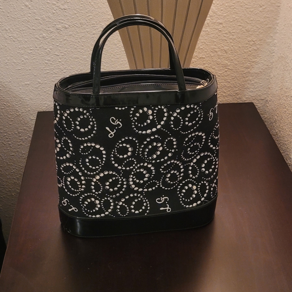 A tall hand bag/purse